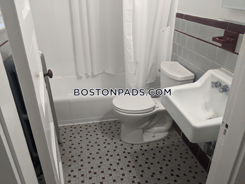 QUINCY - QUINCY POINT - 1 Bed, 1 Bath - Image 9