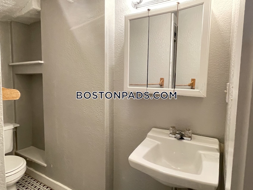 BOSTON - BEACON HILL - 1 Bed, 1 Bath - Image 2