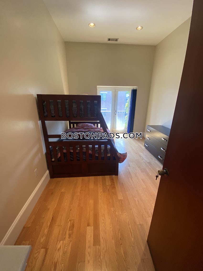 BOSTON - NORTH END - 3 Beds, 1.5 Baths - Image 9