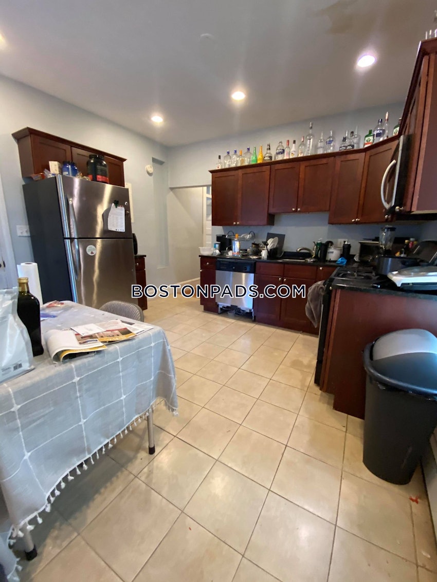 BOSTON - MISSION HILL - 4 Beds, 1 Bath - Image 9