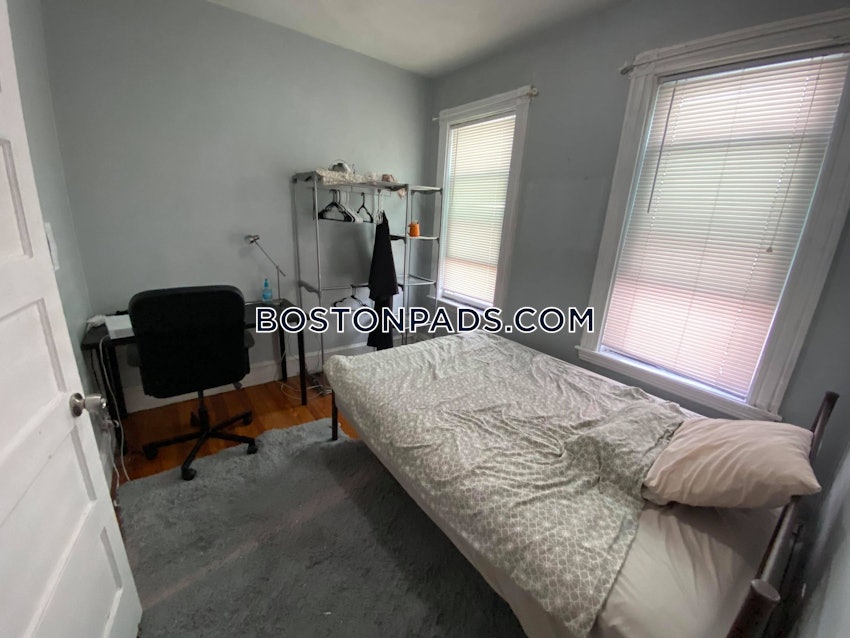 BOSTON - MISSION HILL - 4 Beds, 1 Bath - Image 4