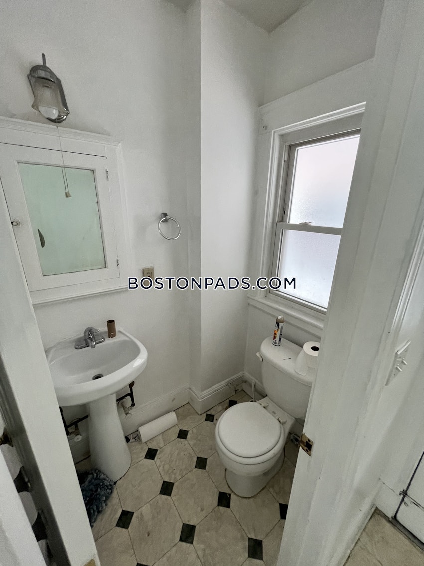 BOSTON - BRIGHTON - CLEVELAND CIRCLE - 3 Beds, 1.5 Baths - Image 30