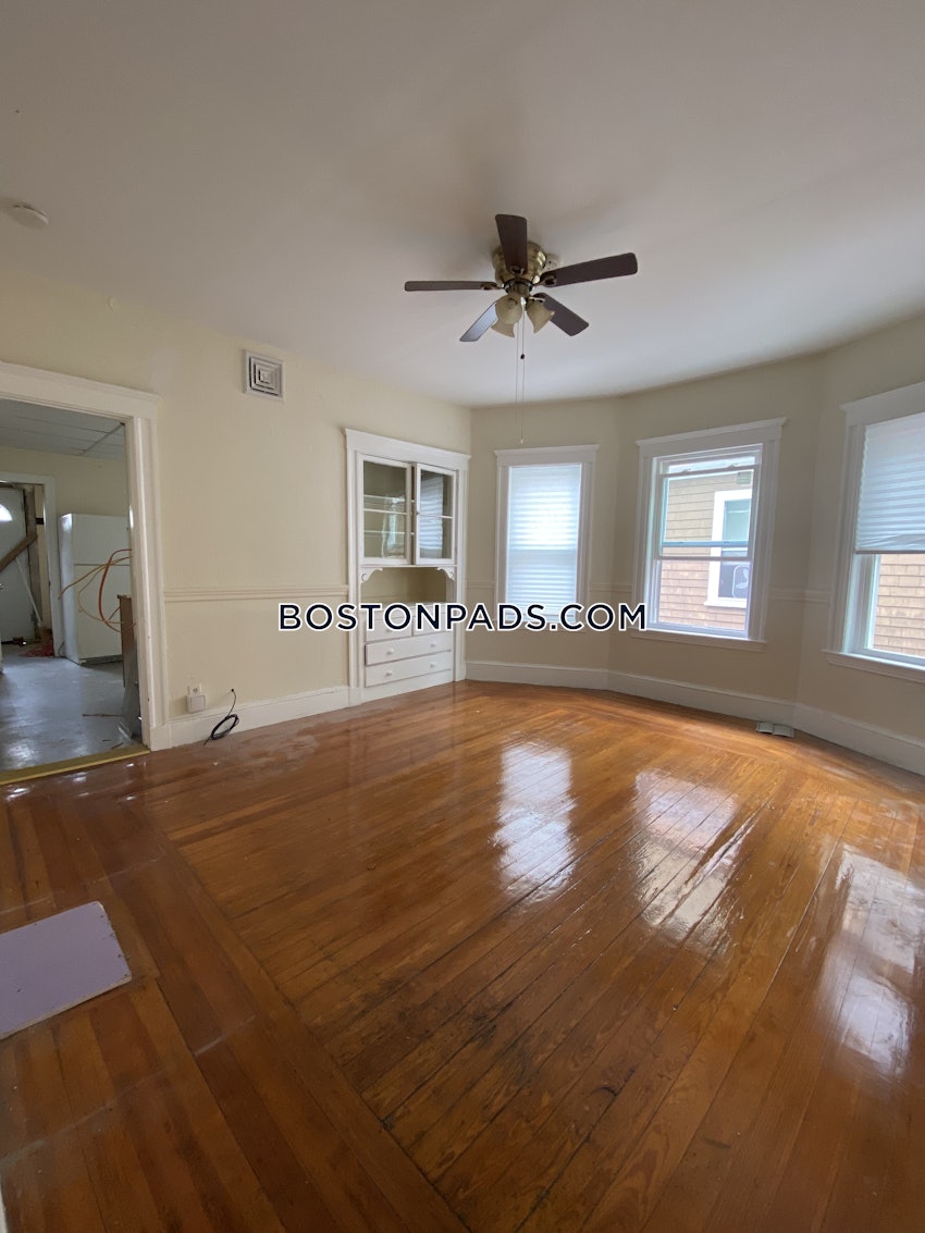 SOMERVILLE - TUFTS - 5 Beds, 1.5 Baths - Image 9