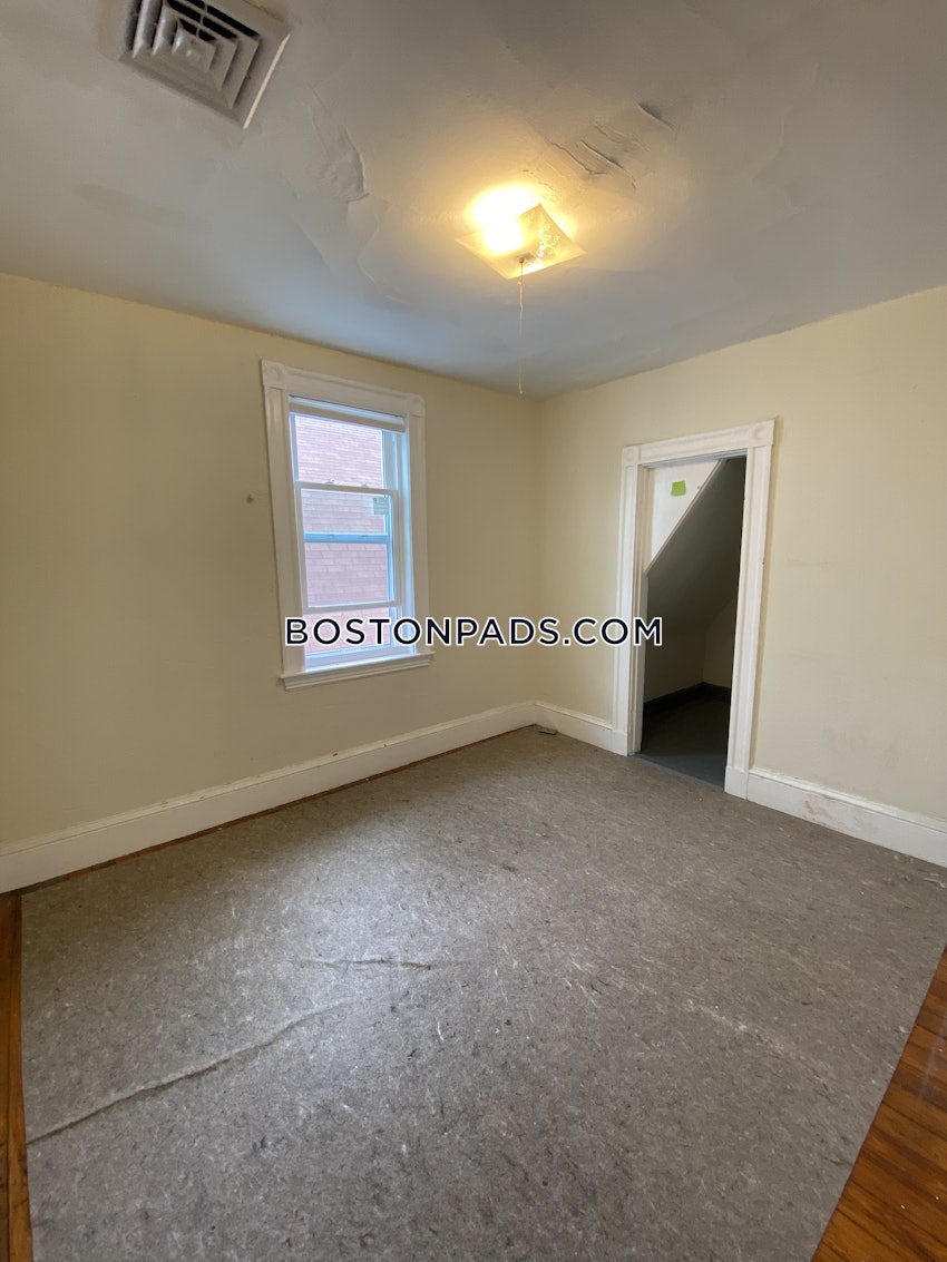 SOMERVILLE - TUFTS - 5 Beds, 1.5 Baths - Image 15