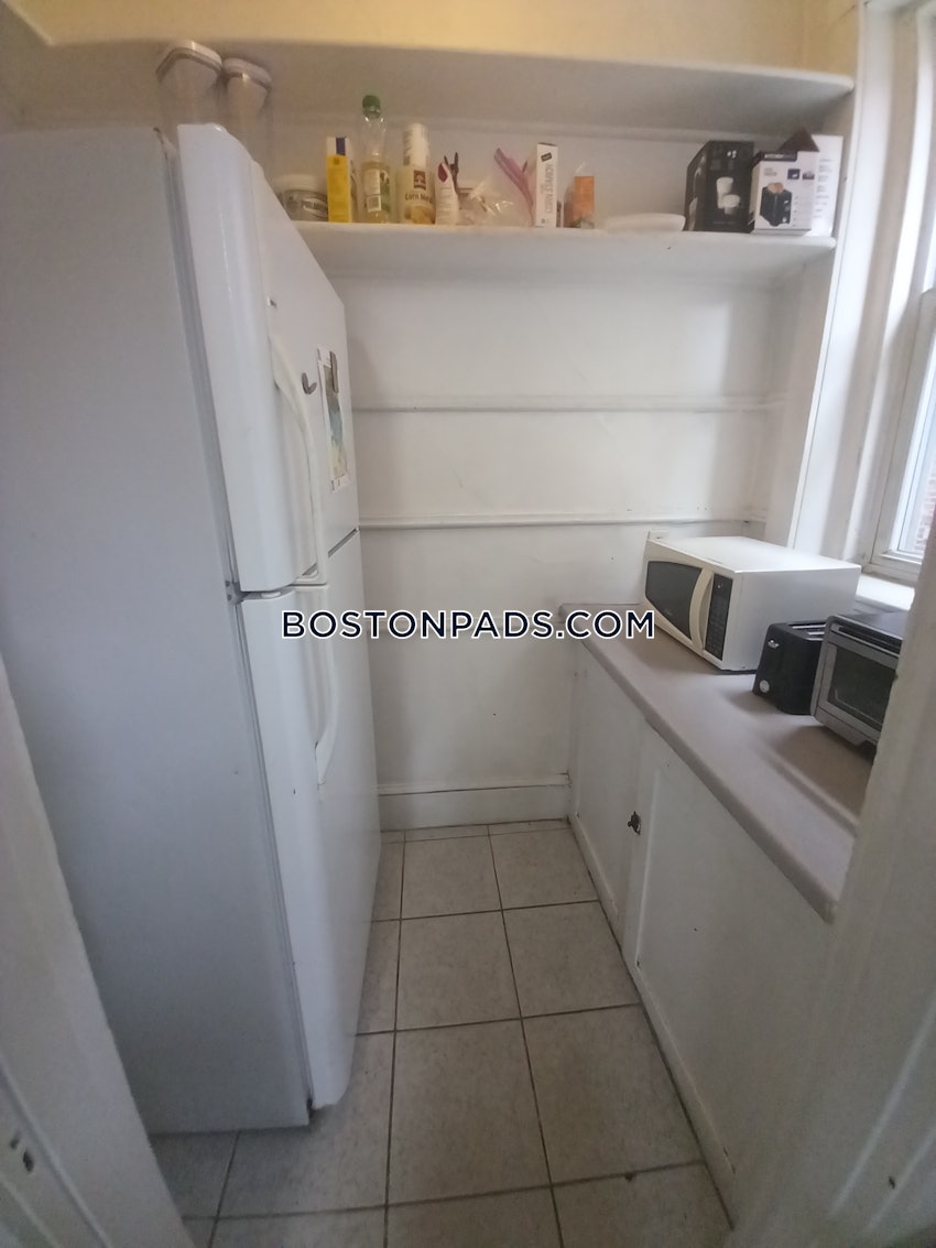 BOSTON - ALLSTON - 3 Beds, 1 Bath - Image 8