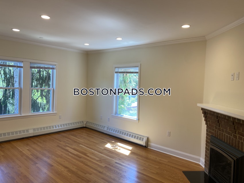 CAMBRIDGE - HARVARD SQUARE - 3 Beds, 2 Baths - Image 5