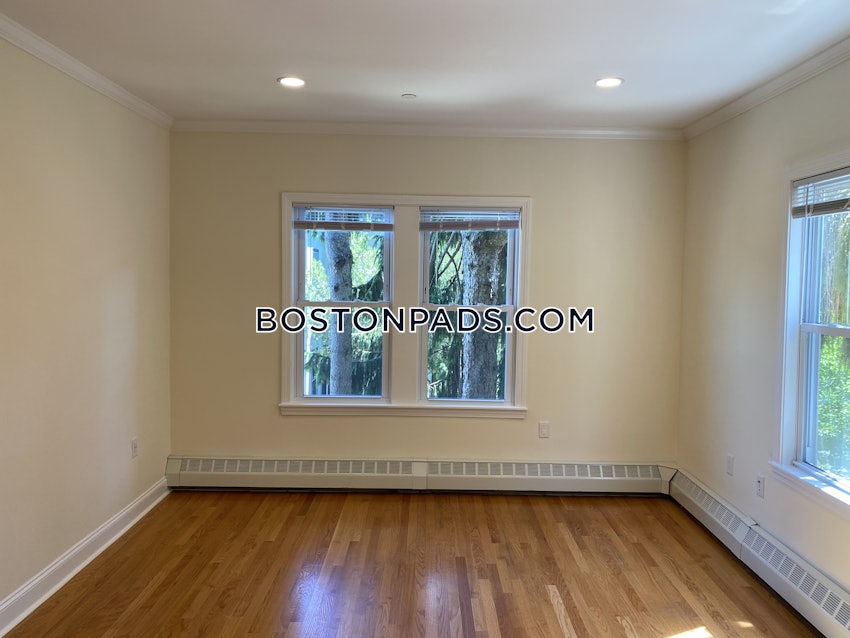 CAMBRIDGE - HARVARD SQUARE - 3 Beds, 2 Baths - Image 8