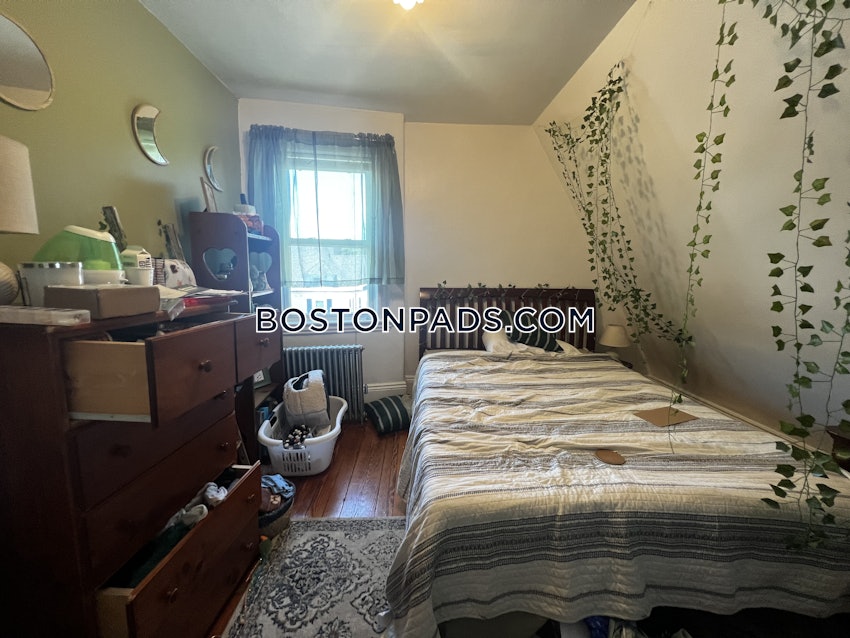 BOSTON - BRIGHTON - OAK SQUARE - 3 Beds, 1 Bath - Image 9