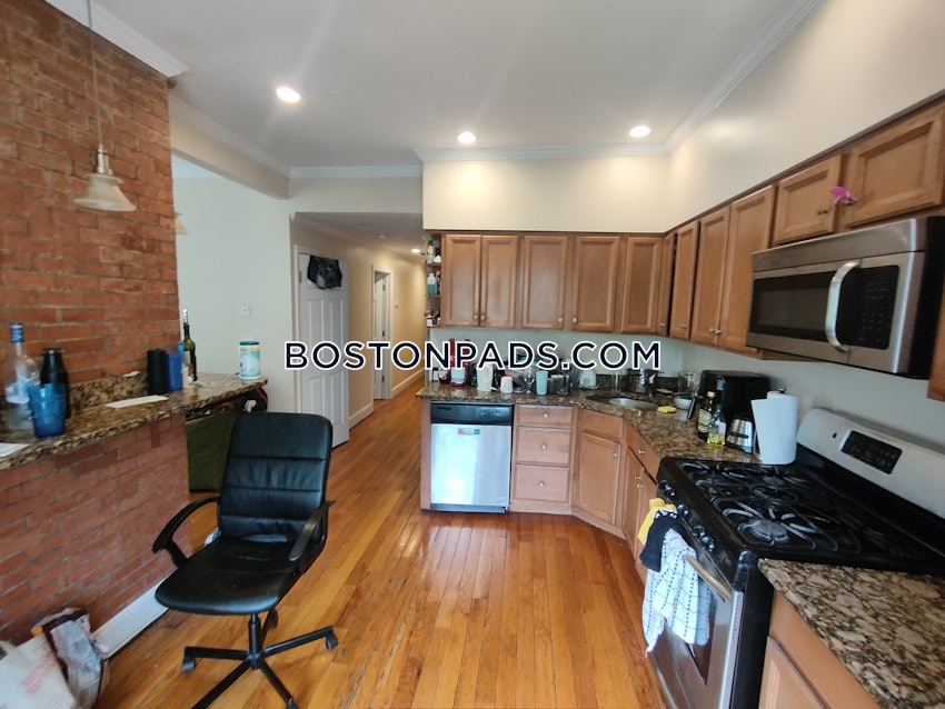 BOSTON - FORT HILL - 4 Beds, 1.5 Baths - Image 1