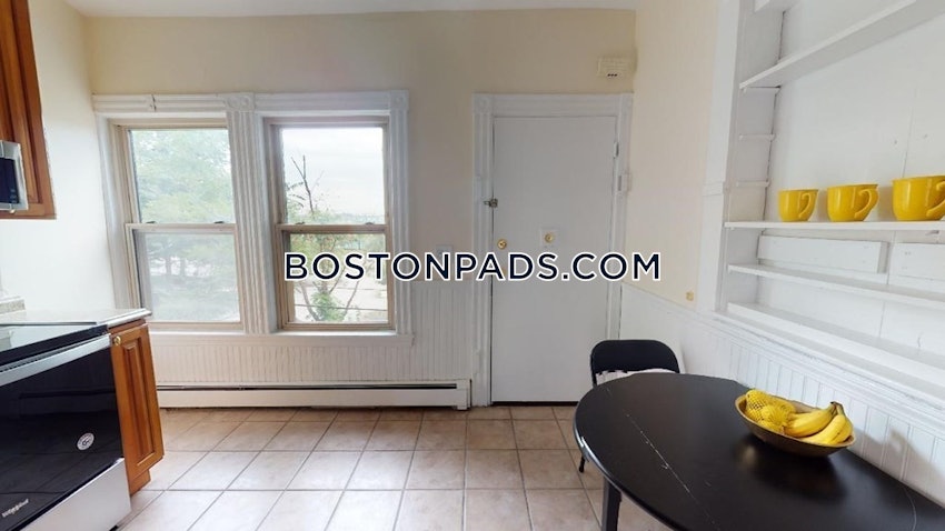 BOSTON - FORT HILL - 3 Beds, 1 Bath - Image 3