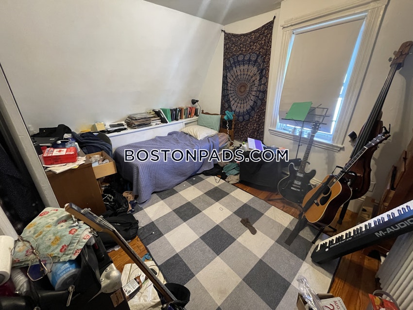 BOSTON - BRIGHTON - OAK SQUARE - 3 Beds, 1 Bath - Image 17