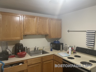 Brookline 2 Bed, 1 Bath Unit  Beaconsfield - $3,225 No Fee