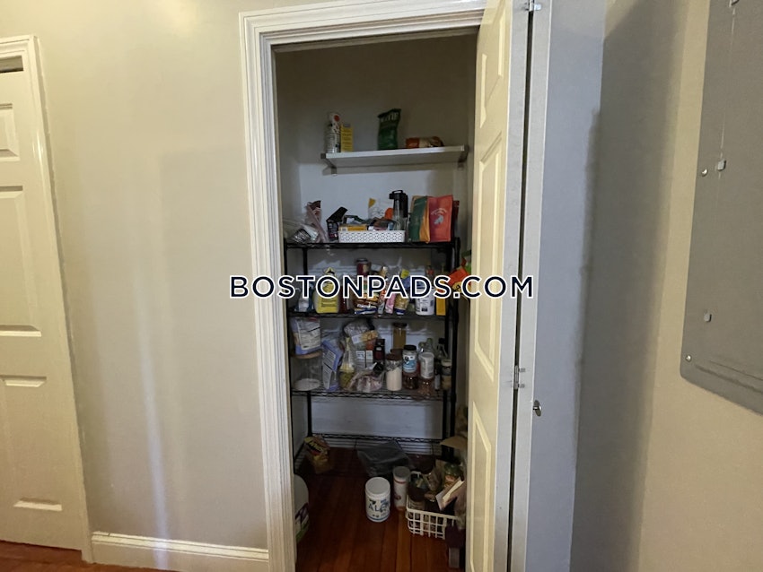 BOSTON - FORT HILL - 3 Beds, 1 Bath - Image 12