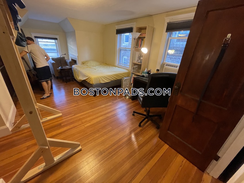 BOSTON - ALLSTON - 3 Beds, 2 Baths - Image 3