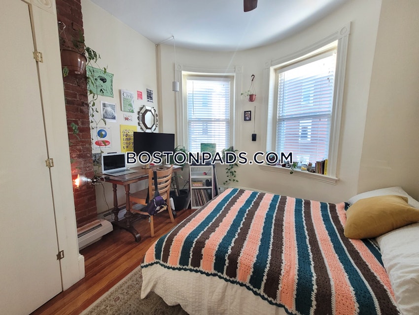 BOSTON - JAMAICA PLAIN - JAMAICA POND/PONDSIDE - 4 Beds, 2 Baths - Image 2