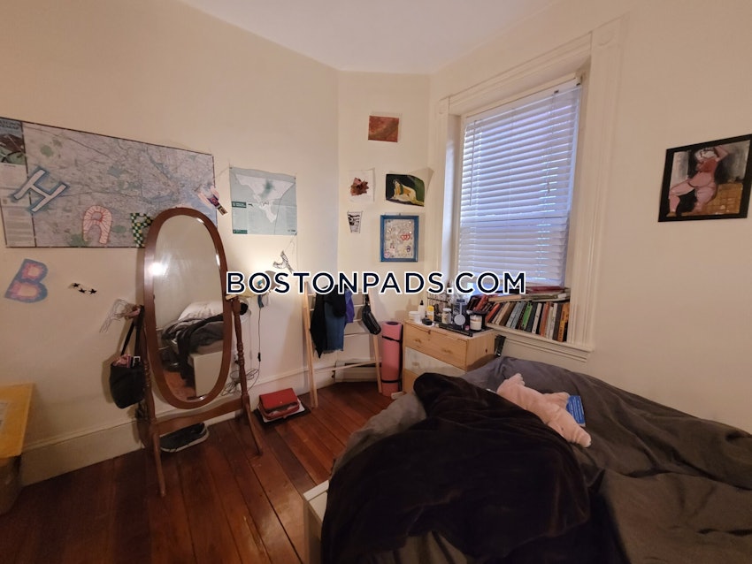 BOSTON - JAMAICA PLAIN - JAMAICA POND/PONDSIDE - 4 Beds, 2 Baths - Image 5