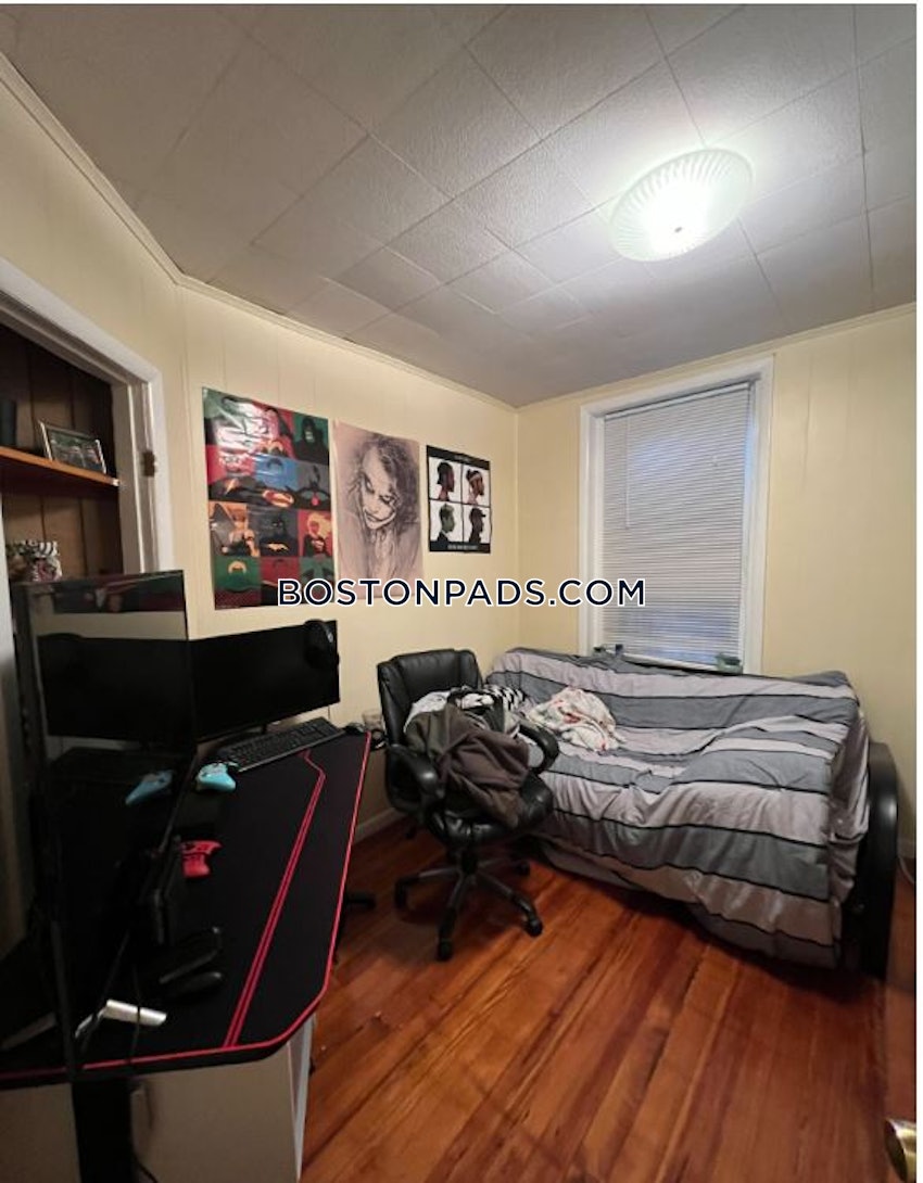 SOMERVILLE - DAVIS SQUARE - 4 Beds, 1 Bath - Image 11