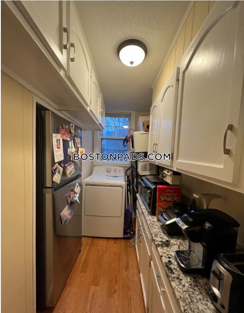 SOMERVILLE - DAVIS SQUARE - 4 Beds, 1 Bath - Image 15