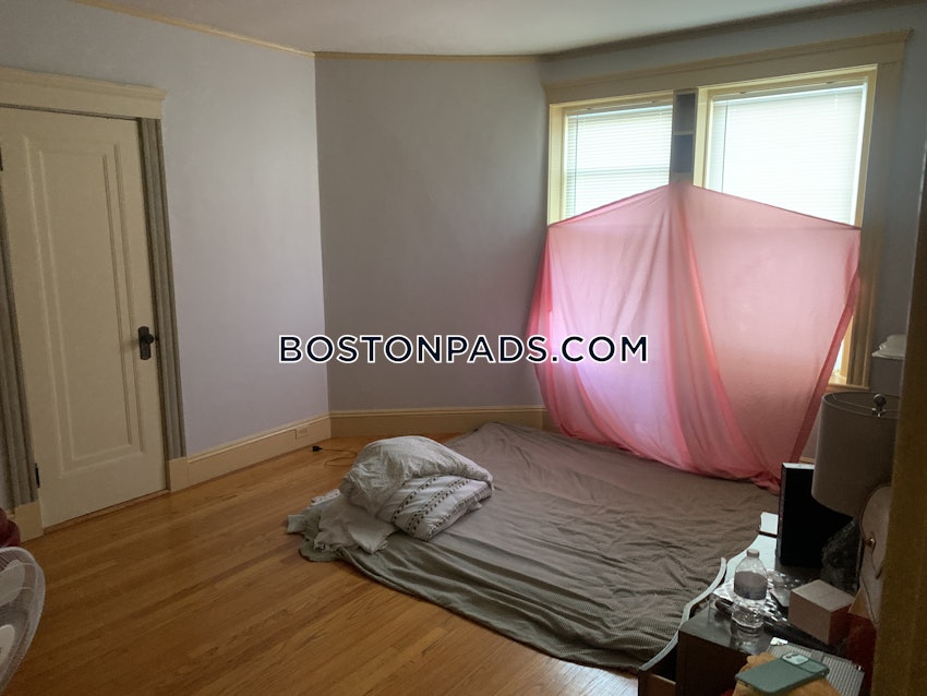 MALDEN - 1 Bed, 1 Bath - Image 12