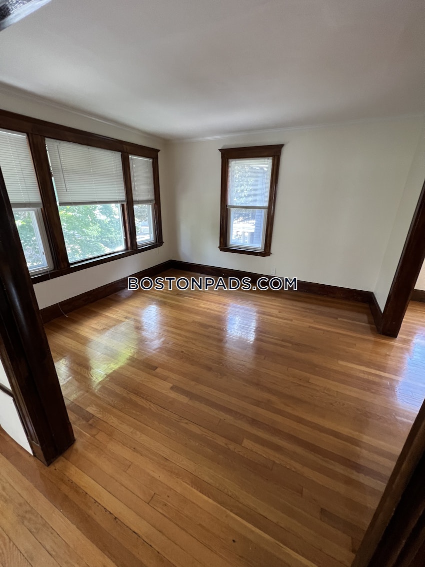 BELMONT - 4 Beds, 2 Baths - Image 3