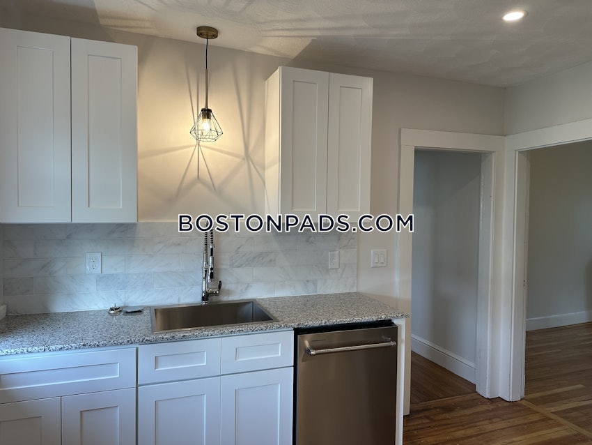 MEDFORD - TUFTS - 4 Beds, 1 Bath - Image 11