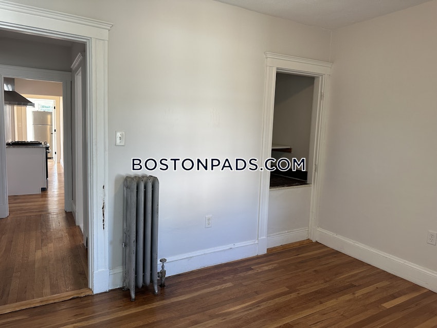 MEDFORD - TUFTS - 4 Beds, 1 Bath - Image 15