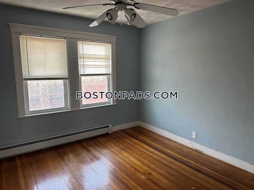 SOMERVILLE - TUFTS - 4 Beds, 1 Bath - Image 3