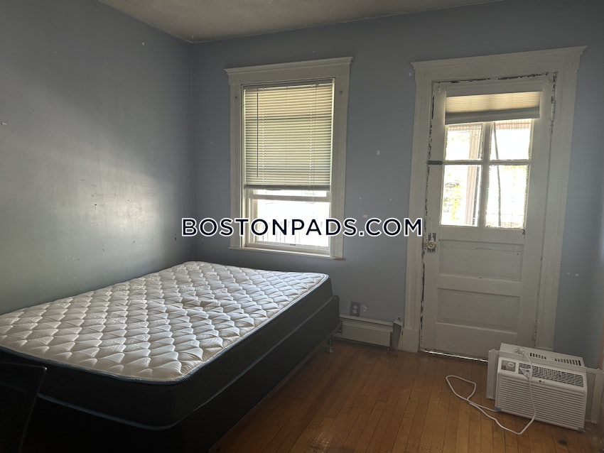 SOMERVILLE - TUFTS - 4 Beds, 1 Bath - Image 2