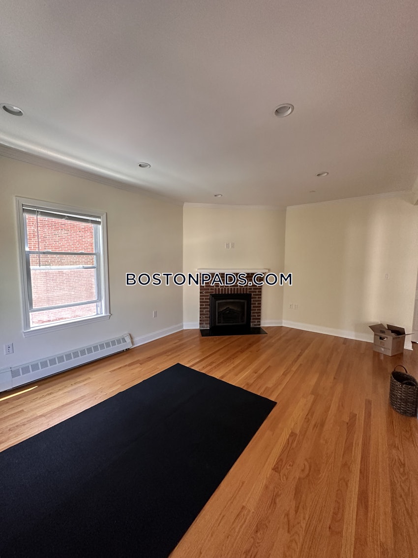 CAMBRIDGE - HARVARD SQUARE - 3 Beds, 2 Baths - Image 15