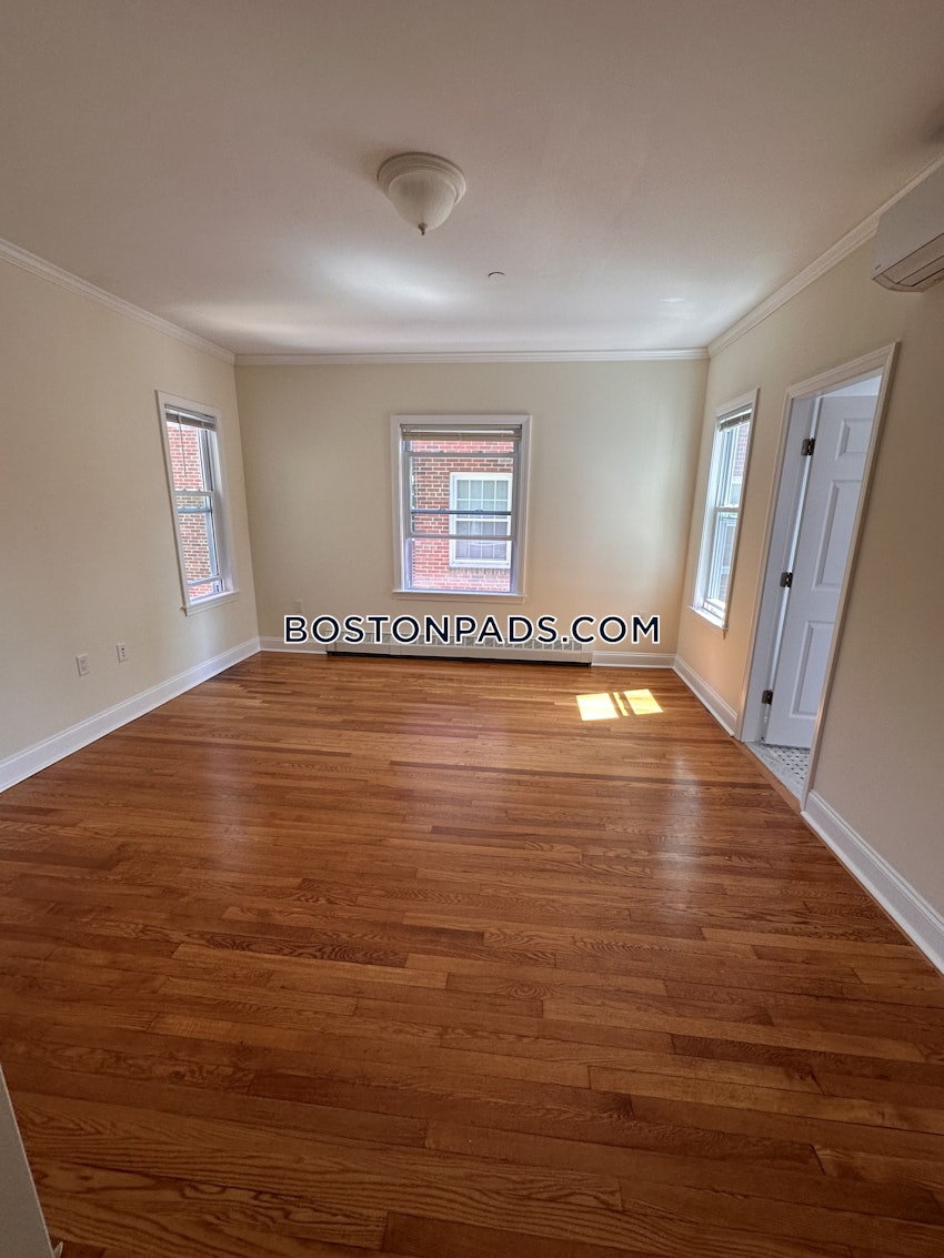 CAMBRIDGE - HARVARD SQUARE - 3 Beds, 2 Baths - Image 12