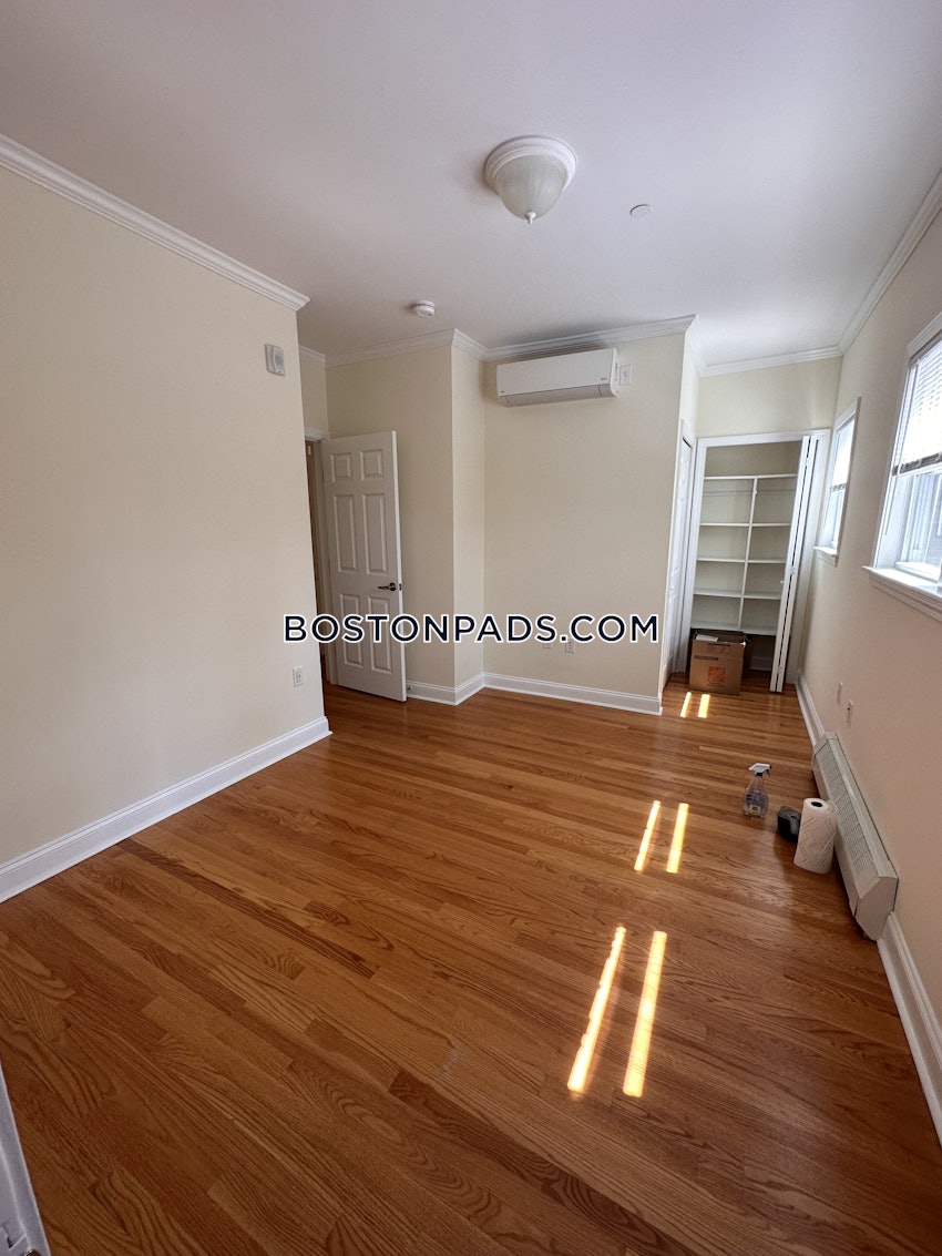 CAMBRIDGE - HARVARD SQUARE - 3 Beds, 2 Baths - Image 11