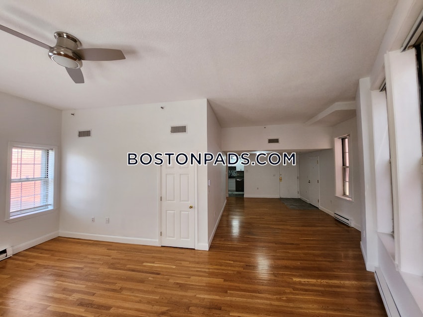 LOWELL - 1 Bed, 1 Bath - Image 7