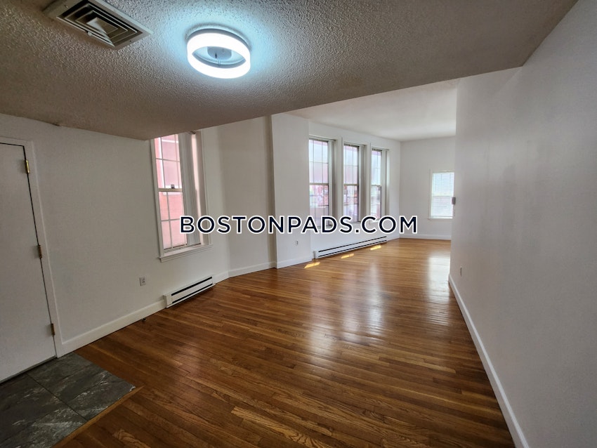 LOWELL - 1 Bed, 1 Bath - Image 9