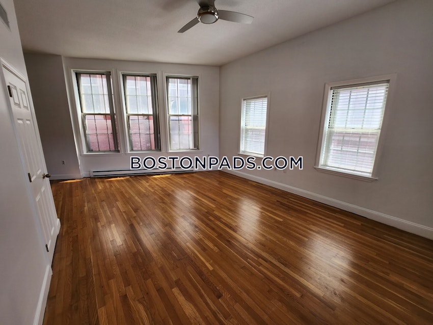 LOWELL - 1 Bed, 1 Bath - Image 14