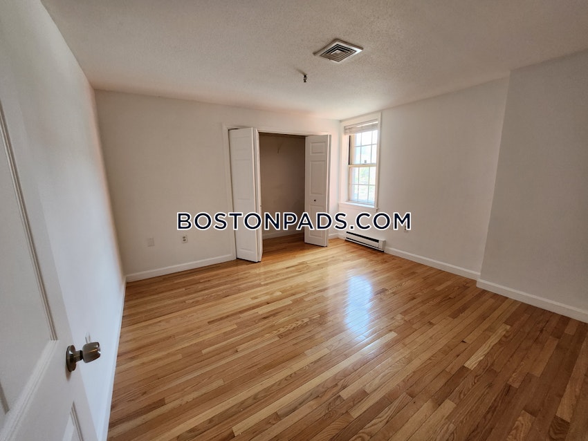 LOWELL - 1 Bed, 1 Bath - Image 13