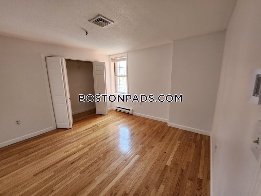 LOWELL - 1 Bed, 1 Bath - Image 11