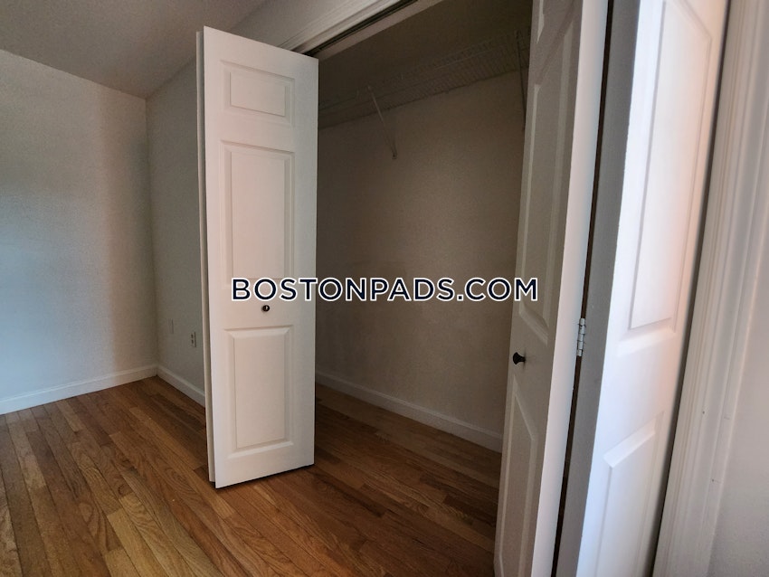 LOWELL - 1 Bed, 1 Bath - Image 16