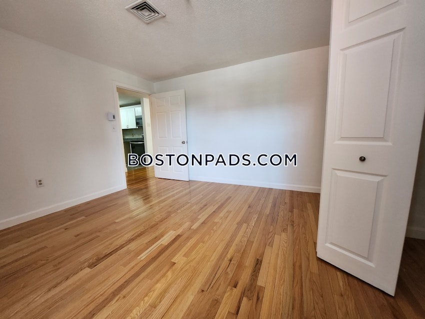 LOWELL - 1 Bed, 1 Bath - Image 10