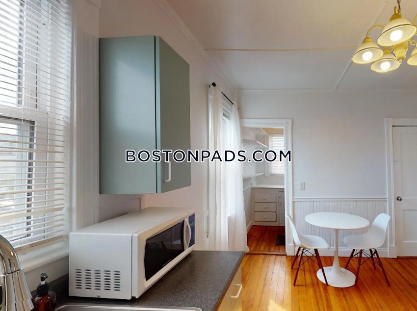 BOSTON - DORCHESTER/SOUTH BOSTON BORDER - 5 Beds, 1 Bath - Image 12
