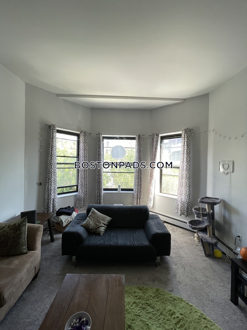 BROOKLINE- COOLIDGE CORNER - 3 Beds, 1 Bath - Image 4