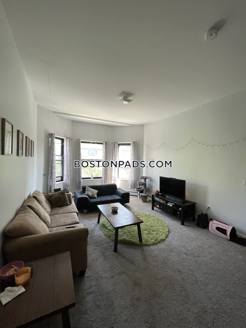 BROOKLINE- COOLIDGE CORNER - 3 Beds, 1 Bath - Image 6