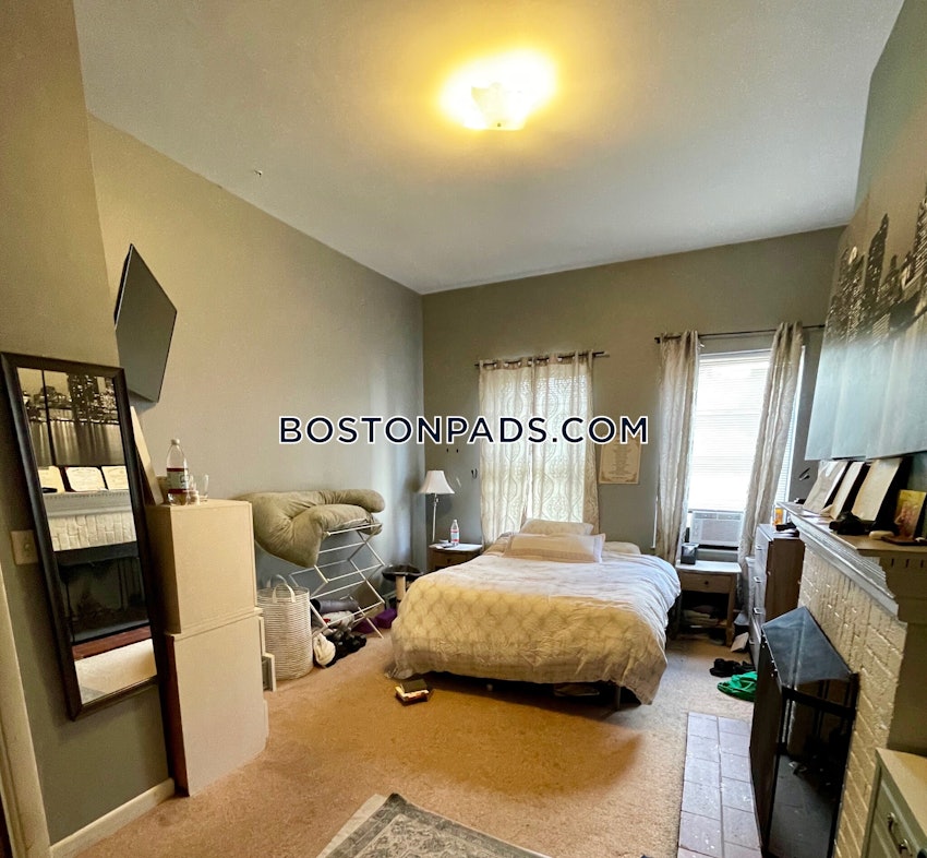 BROOKLINE- COOLIDGE CORNER - 3 Beds, 1 Bath - Image 6