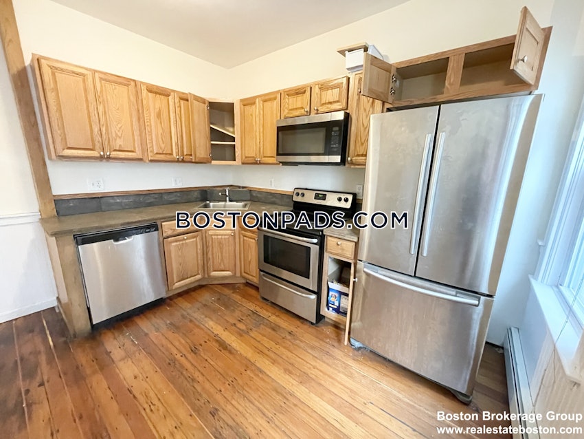 BOSTON - MISSION HILL - 3 Beds, 1.5 Baths - Image 1