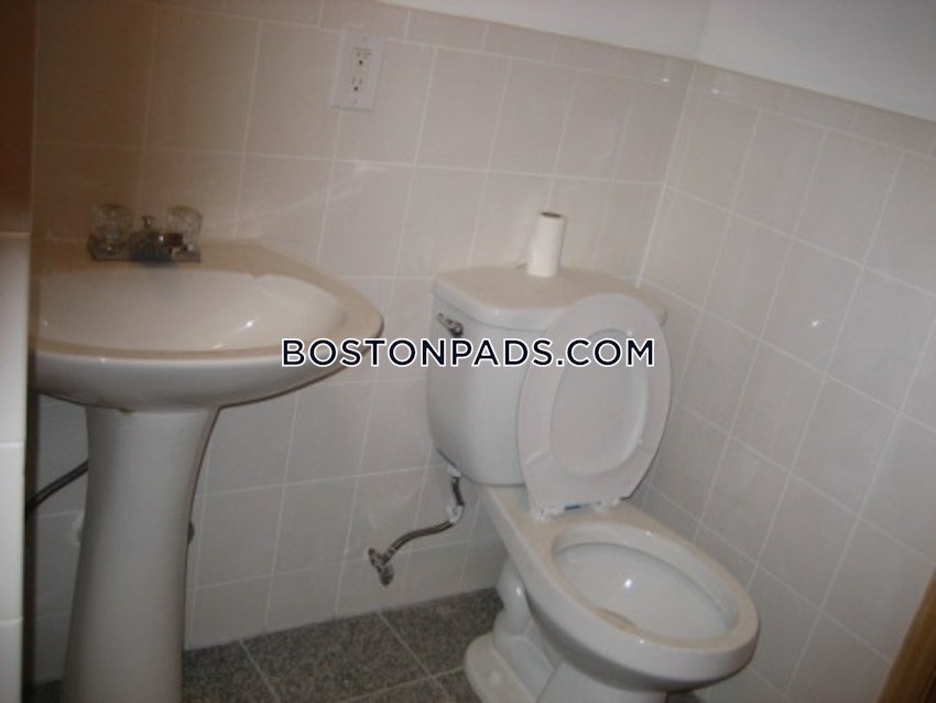 BOSTON - FORT HILL - 2 Beds, 1 Bath - Image 19