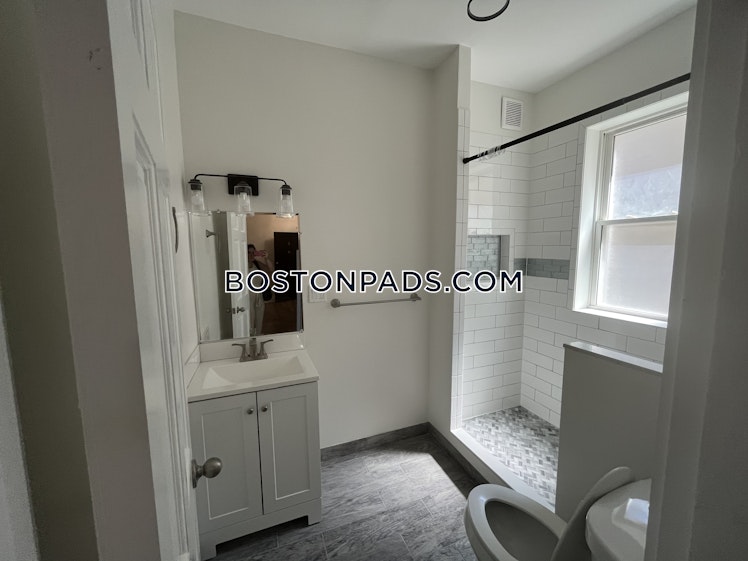 Commonwealth Ave., Boston