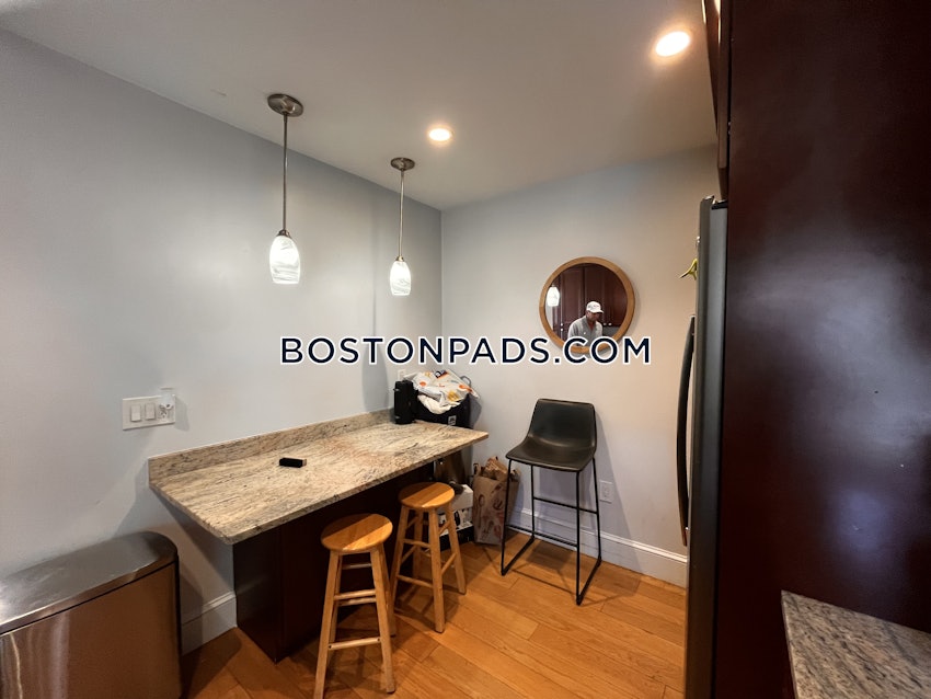 BOSTON - BRIGHTON - BOSTON COLLEGE - 3 Beds, 1 Bath - Image 1