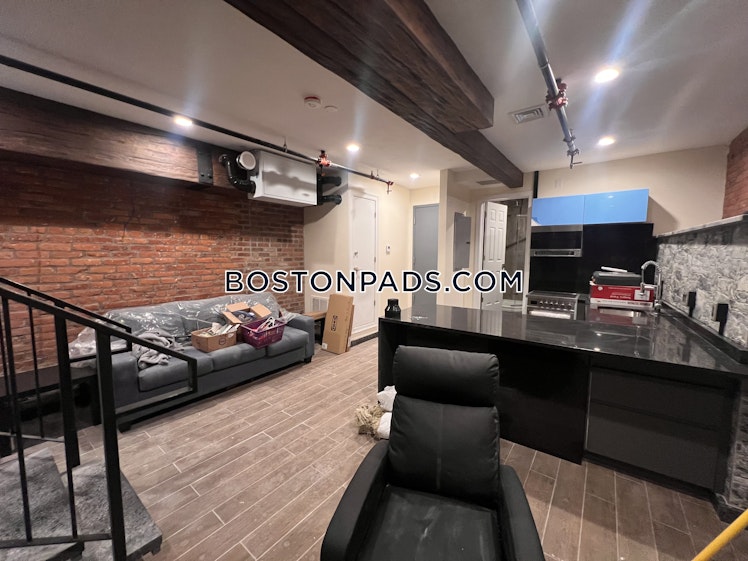 Commonwealth Ave., Boston