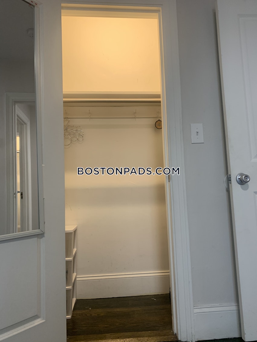 BOSTON - BACK BAY - 3 Beds, 1 Bath - Image 4