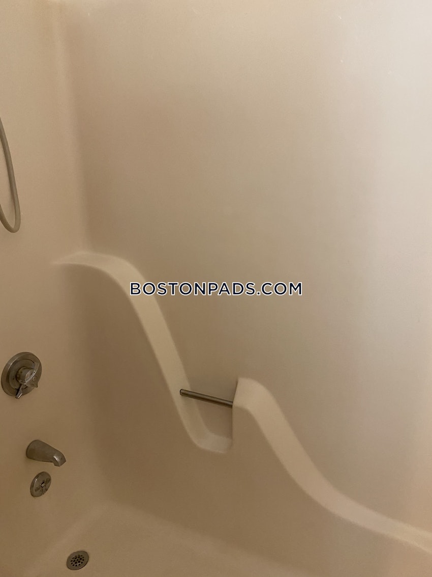 BOSTON - BRIGHTON - OAK SQUARE - 3 Beds, 1.5 Baths - Image 10