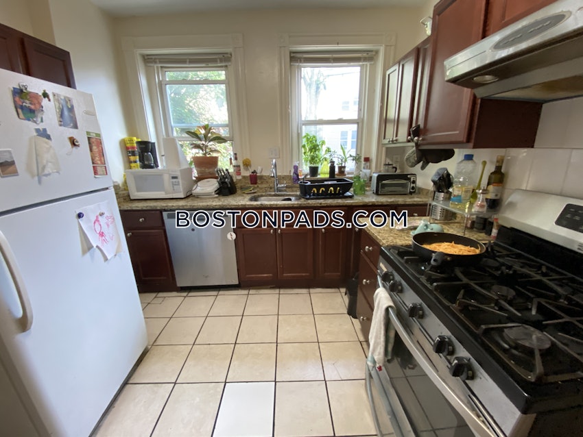 BOSTON - FORT HILL - 4 Beds, 1 Bath - Image 1